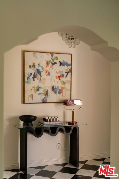 236 S Reeves Drive, Beverly Hills CA: https://media.crmls.org/mediaz/2a91398f-a024-4349-affe-eeb67e905ea7.jpg