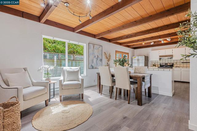 290 Olympian Way, Pacifica CA: https://media.crmls.org/mediaz/2a9148fa-8f33-4008-ab9d-d45c22fbc58d.jpg
