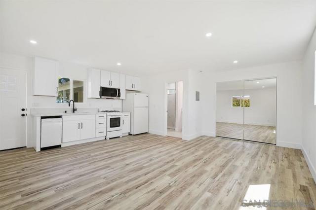 Image 16 of 16 For 2537 Davis Avenue