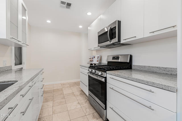 15233 Camarillo Street, Sherman Oaks CA: https://media.crmls.org/mediaz/2a916953-49be-470a-aab3-51f158c84c64.jpg