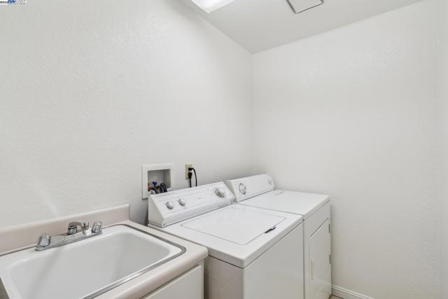 208 Heritage Ln, Pleasanton CA: https://media.crmls.org/mediaz/2a91f5d7-bcbd-4d80-b310-776a1a2fc159.jpg