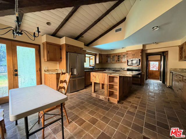 5952 Lubao Avenue, Woodland Hills CA: https://media.crmls.org/mediaz/2a9243e5-7393-430d-a342-4036aac75b8b.jpg