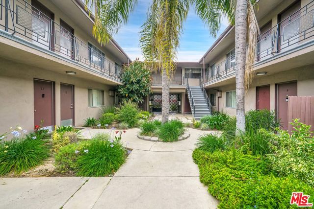 Image 4 of 15 For 6225 Reseda Boulevard