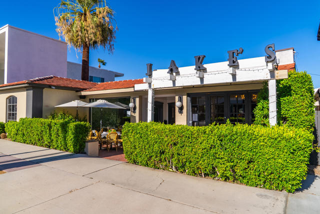 664 Palm Canyon Drive, Palm Springs CA: https://media.crmls.org/mediaz/2a929746-a80b-4006-a88f-3cdf900486bf.jpg