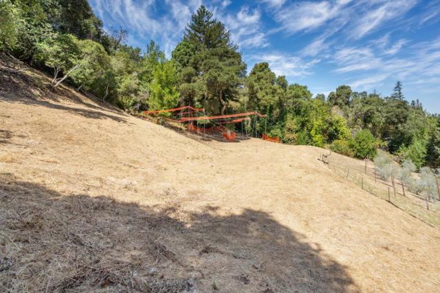 42 Santa Maria Avenue, Portola Valley CA: https://media.crmls.org/mediaz/2a929e52-a121-47d8-bd81-ad5d9eb7212a.jpg