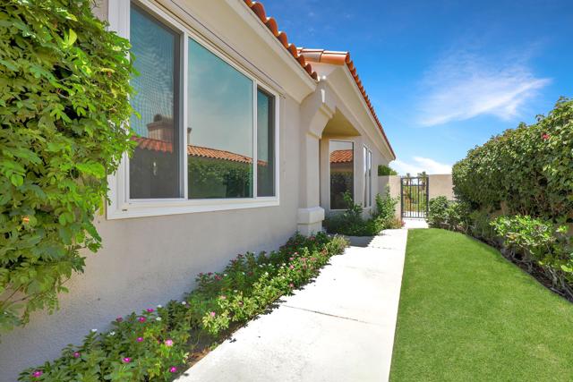 502 Desert Holly Drive, Palm Desert CA: https://media.crmls.org/mediaz/2a92c9b2-767c-474f-8ed5-7a2baab3fff0.jpg