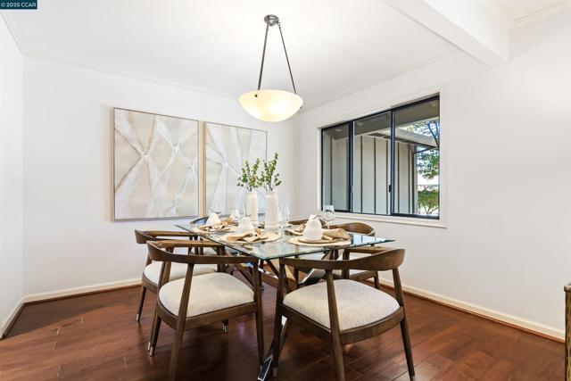 372 El Divisadero Ave, Walnut Creek CA: https://media.crmls.org/mediaz/2a93a053-91fd-4ae0-bb2c-4f3520a856e6.jpg