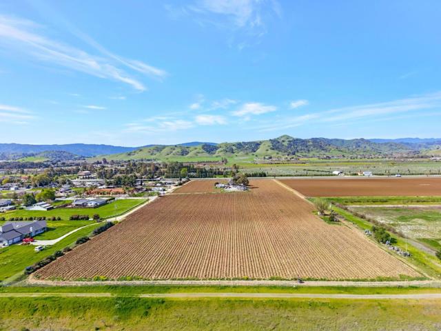 11580 Monterey Road, Gilroy CA: https://media.crmls.org/mediaz/2a93c23c-e339-4ce0-949c-345c8ac6ca09.jpg