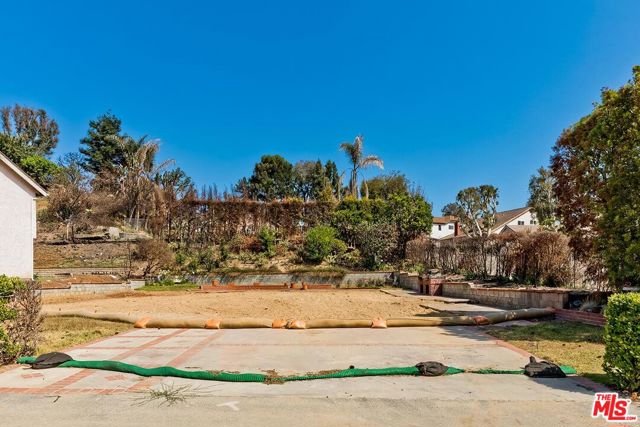 17177 Avenida De La Herradura, Pacific Palisades CA: https://media.crmls.org/mediaz/2a9435fd-0ed2-4ba3-9945-e6542ffe762a.jpg