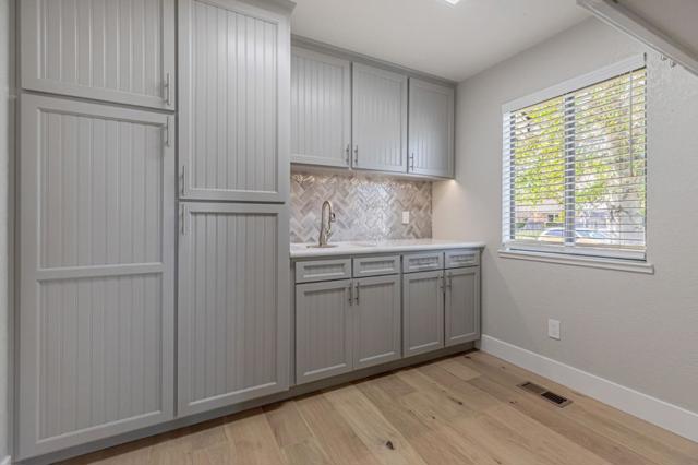 700 Duffin Drive, Hollister CA: https://media.crmls.org/mediaz/2a968e81-aca0-4cd4-847c-9ce0ab40faa4.jpg