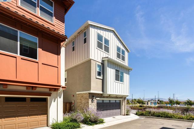 1002 Mary Beth Ter, San Ramon CA: https://media.crmls.org/mediaz/2a96d2df-58d1-4154-9b07-b03e571e3ee8.jpg