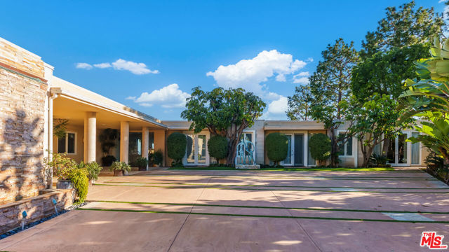 380 Trousdale Place photo 6