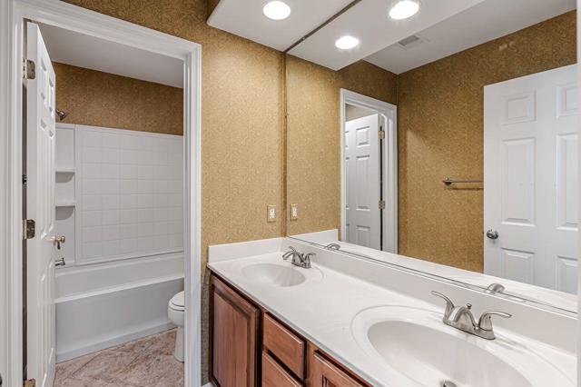 1619 Tumbleweed Way, Los Banos CA: https://media.crmls.org/mediaz/2a976ffe-4fd8-4515-ab21-9f775da2b473.jpg