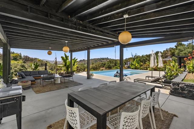 3860 Las Flores, Fallbrook CA: https://media.crmls.org/mediaz/2a9785d3-c5b9-4fe6-9ed9-d4731db527fb.jpg