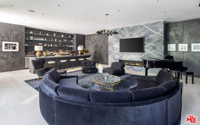 1335 Carla Lane, Beverly Hills CA: https://media.crmls.org/mediaz/2a979b0c-48f9-496d-ab6c-e4cc466e8abd.jpg