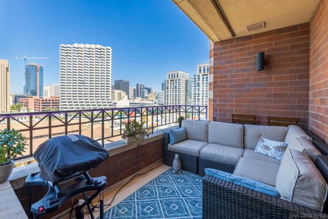 500 W Harbor Drive, San Diego CA: https://media.crmls.org/mediaz/2a97b75e-d58d-4d58-9e23-433e40b19749.jpg