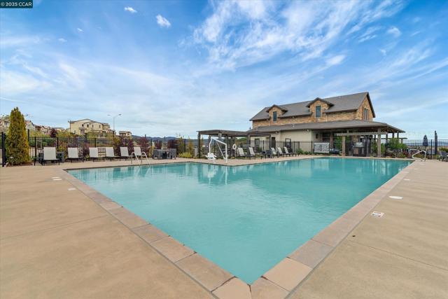 39103 Via Vicenza, San Ramon CA: https://media.crmls.org/mediaz/2a97fa7a-ce1e-40d7-bdbf-b624c4d02491.jpg