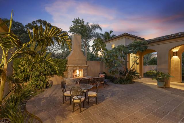 Detail Gallery Image 6 of 49 For 16733 Calle Hermosa, San Diego,  CA 92127 - 6 Beds | 6/1 Baths