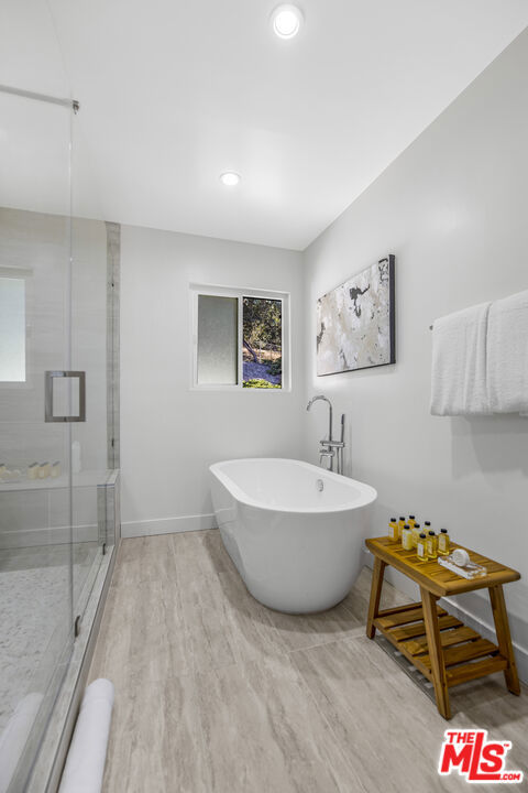 18202 Rancho Street, Tarzana CA: https://media.crmls.org/mediaz/2a98bf15-472f-4e22-8021-26f7ff80e85f.jpg