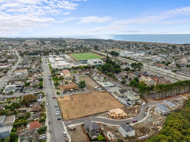 587 Creekside Court, Half Moon Bay CA: https://media.crmls.org/mediaz/2a99dfdb-8af3-4ff2-9c09-6bbea2810cd2.jpg