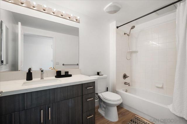 1080 Park Blvd, San Diego CA: https://media.crmls.org/mediaz/2a9a1d87-8507-4520-9685-d77b84bc1853.jpg