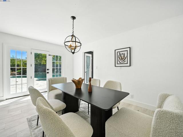 5995 Via Del Cielo, Pleasanton CA: https://media.crmls.org/mediaz/2a9a2653-7f03-48cd-9816-08f1e54c176d.jpg