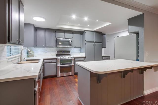 444 Victoria Place, Vista CA: https://media.crmls.org/mediaz/2a9abaa2-3c25-4fbe-a086-bc8cde8cab5a.jpg