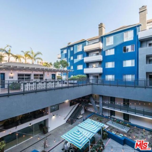 245 PINE Avenue, Long Beach CA: https://media.crmls.org/mediaz/2a9abe9d-b9c9-4f67-bb61-1236079d5723.jpg