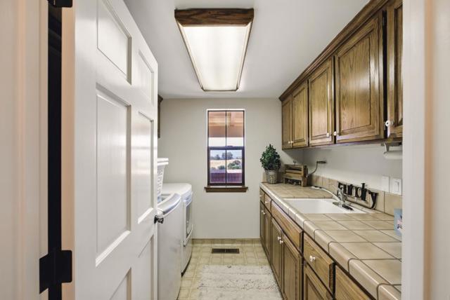 2525 Bridle Path Drive, Gilroy CA: https://media.crmls.org/mediaz/2a9ae5b5-dd5b-4798-bce2-6737c42be4b3.jpg