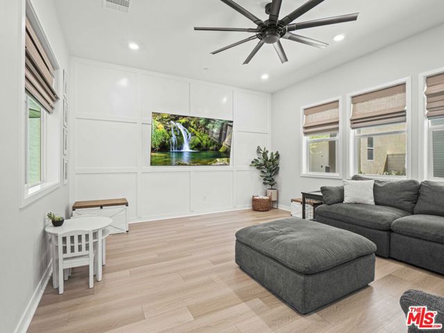 27717 Knoll View Place, Valencia CA: https://media.crmls.org/mediaz/2a9b9e49-227b-49c6-97a5-3954d405ca87.jpg