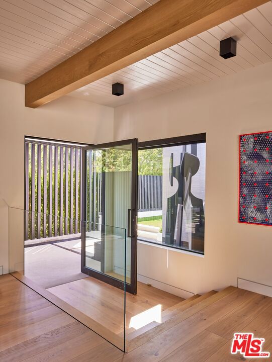 9455 Eden Drive, Beverly Hills CA: https://media.crmls.org/mediaz/2a9c2739-6fec-4a76-961b-3b6c3967db66.jpg