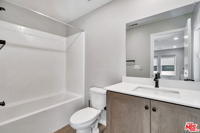 515 Daniel Freeman Circle, Inglewood CA: https://media.crmls.org/mediaz/2a9d2ea3-1119-4811-9d19-b8ba078d5dc4.jpg