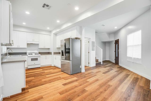300 E Alhambra Road, Alhambra CA: https://media.crmls.org/mediaz/2a9d4fd0-595a-4c97-97bb-8737e8944370.jpg