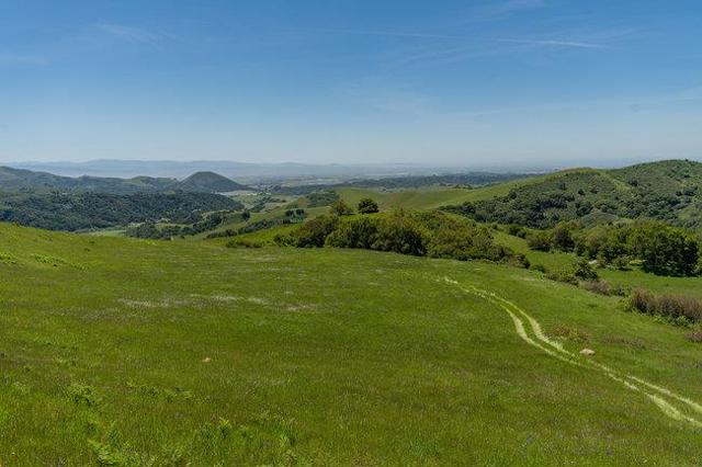 100 Old Stage Rd, San Juan Bautista CA: https://media.crmls.org/mediaz/2a9d8081-e751-4f1b-822c-0af2af6461de.jpg