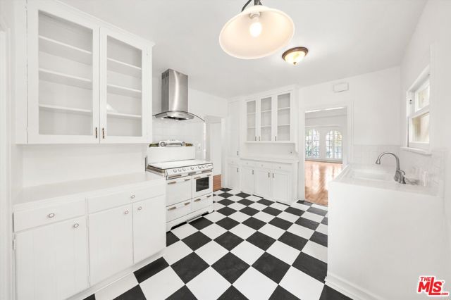 1266 N Flores Street, West Hollywood CA: https://media.crmls.org/mediaz/2a9df2f8-fe2e-45b6-86eb-fc8d00971b15.jpg