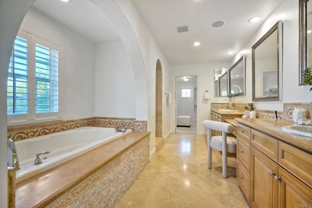14317 Salida Del Sol, San Diego CA: https://media.crmls.org/mediaz/2a9e398a-8f9e-4b38-9802-35b158a68fe3.jpg