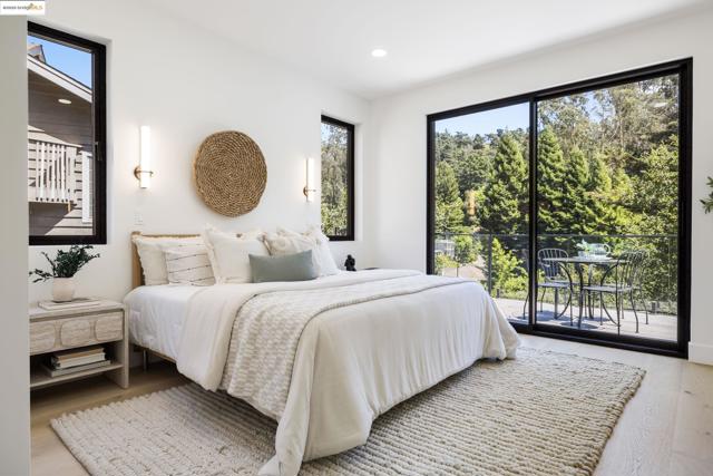 7270 Woodrow Dr, Oakland CA: https://media.crmls.org/mediaz/2a9e3e0d-03ed-4e27-aab0-2b9f9629a4a2.jpg