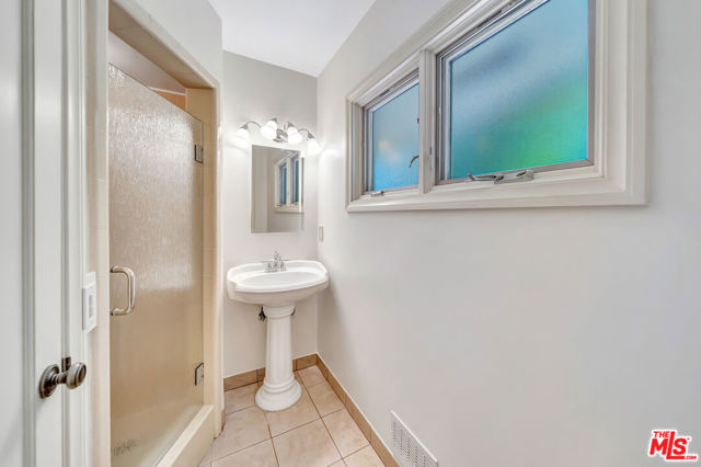 1100 Rodeo Road, Arcadia CA: https://media.crmls.org/mediaz/2a9e8cb3-8d39-4e4d-96e6-4e95d4da2c8e.jpg