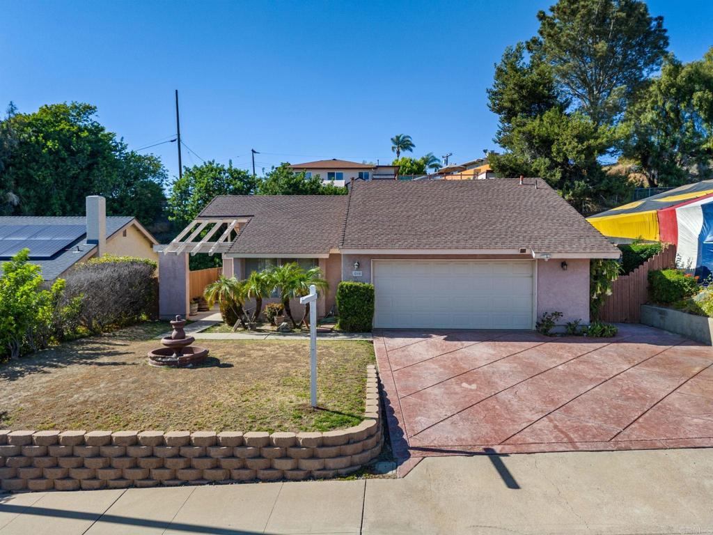 205 Camino Entrada
