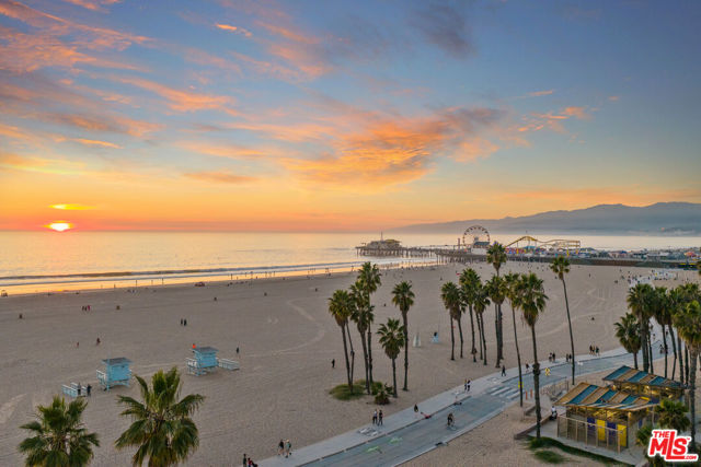 41 Vicente Terrace, Santa Monica CA: https://media.crmls.org/mediaz/2a9fac54-814b-4a07-b275-a8091db8e0de.jpg