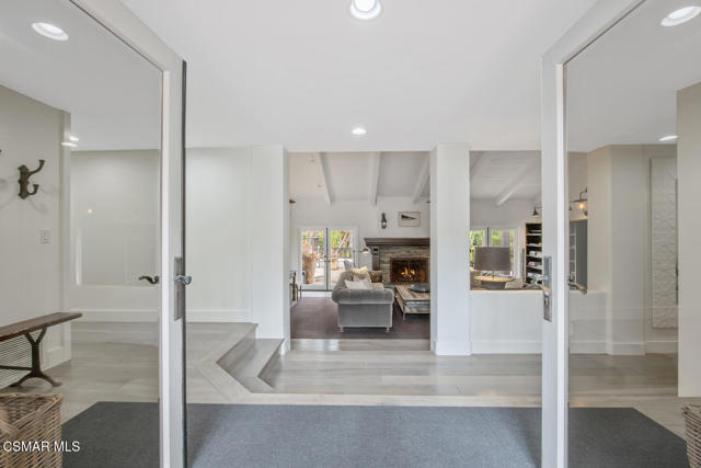 6972 Grasswood Avenue, Malibu CA: https://media.crmls.org/mediaz/2aa02e68-9416-44bc-96a7-813c9595202d.jpg