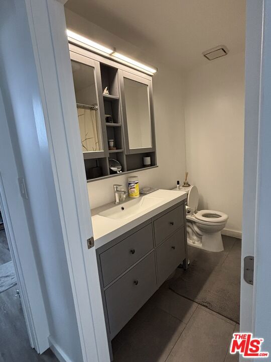664 Marr Street, Venice CA: https://media.crmls.org/mediaz/2aa03d05-13f0-414b-b339-3deafe35177a.jpg