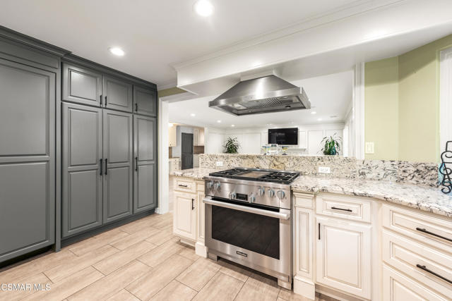 5816 Middle Crest Drive, Agoura Hills CA: https://media.crmls.org/mediaz/2aa04ad6-75e0-49d1-a9ff-d255334a9a53.jpg