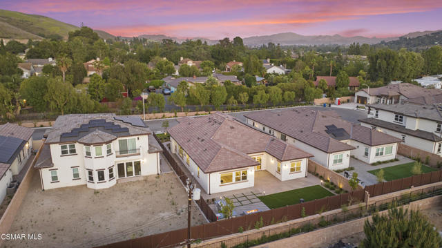 339 Toyon Court, Thousand Oaks CA: https://media.crmls.org/mediaz/2aa0795e-3af5-4d1e-8edb-06e8f7224196.jpg