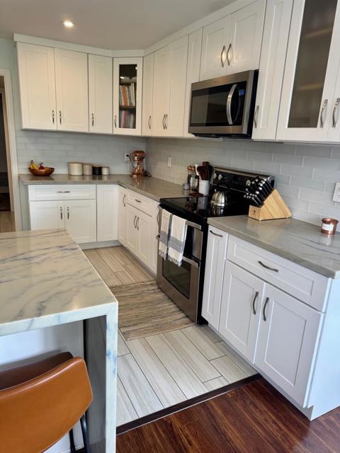 2420 Torrey Pines Rd, La Jolla CA: https://media.crmls.org/mediaz/2aa09498-0575-4b56-aa3f-43944ec774e7.jpg