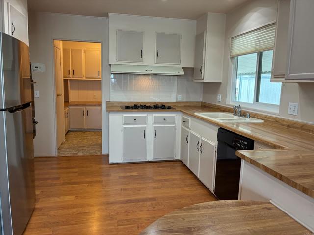 3535 Linda Vista Drive, San Marcos CA: https://media.crmls.org/mediaz/2aa12b96-6630-4b1c-b573-2068f6df3881.jpg