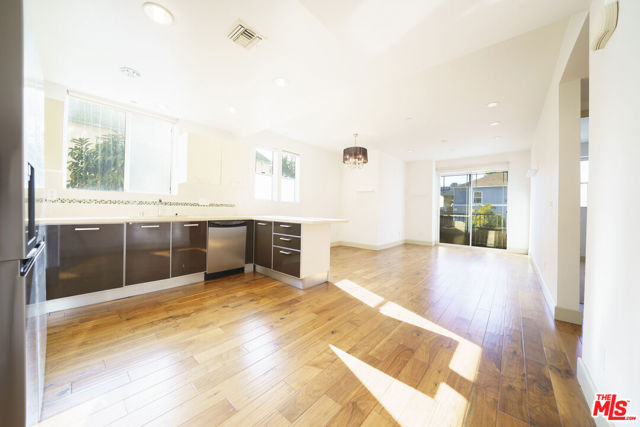 848 Irolo Street, Los Angeles CA: https://media.crmls.org/mediaz/2aa1658f-05c4-4d77-945c-093f28c6b211.jpg