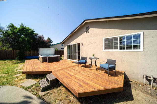 34505 Salinas Pl, Fremont CA: https://media.crmls.org/mediaz/2aa16d0d-b35b-4f3c-bd57-0fbe73e4d6f9.jpg