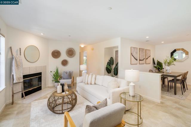 302 Columbia Cir, Benicia CA: https://media.crmls.org/mediaz/2aa177dd-d389-4c5f-ac9a-8776c73b4d1b.jpg