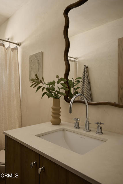 Detail Gallery Image 24 of 38 For 4781 Round Top Dr, Los Angeles,  CA 90065 - 4 Beds | 2 Baths